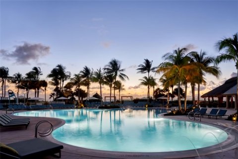 Condo in Key Biscayne, Florida  № 1790858 - photo 1