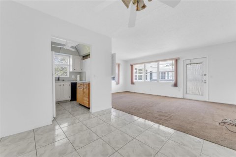 Condo in Deerfield Beach, Florida, 1 bedroom  № 2247034 - photo 12