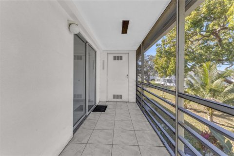 Condo in Deerfield Beach, Florida, 1 bedroom  № 2247034 - photo 25