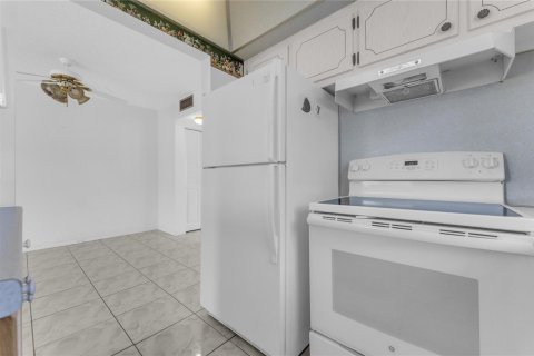 Condo in Deerfield Beach, Florida, 1 bedroom  № 2247034 - photo 10