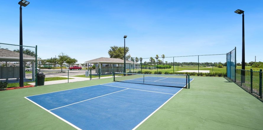 House in Fort Pierce, Florida 4 bedrooms, 210.42 sq.m. № 1079476