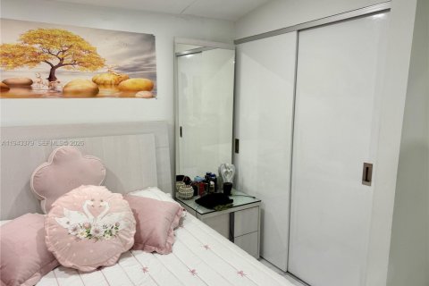 Casa en venta en Miami, Florida, 4 dormitorios, 100.33 m2 № 2000786 - foto 19