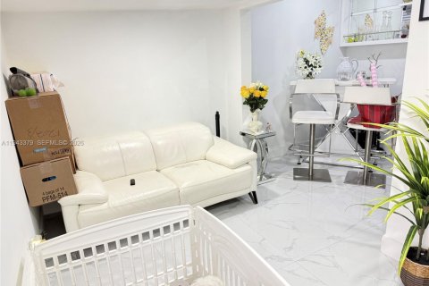 Casa en venta en Miami, Florida, 4 dormitorios, 100.33 m2 № 2000786 - foto 14