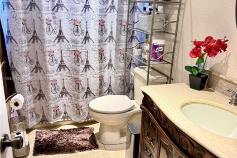 Casa en venta en Miami, Florida, 4 dormitorios, 100.33 m2 № 2000786 - foto 4