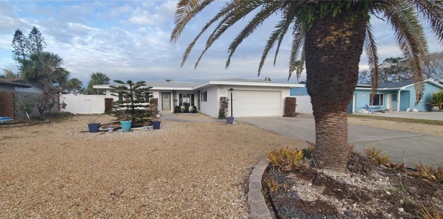 House in Treasure Island, Florida 3 bedrooms, 162.39 sq.m. № 1521712