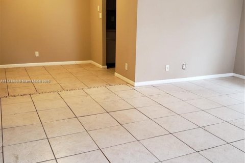 Condo in Lauderdale Lakes, Florida, 2 bedrooms  № 1730412 - photo 2