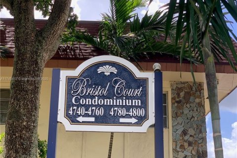 Condo in Lauderdale Lakes, Florida, 2 bedrooms  № 1730412 - photo 1