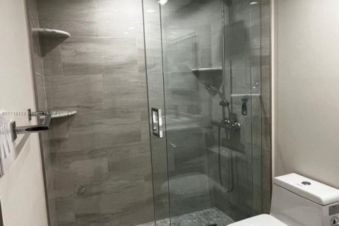 Condo in Hallandale Beach, Florida, 2 bedrooms  № 1468853 - photo 13