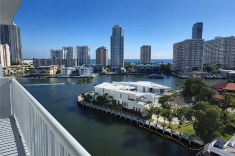 Condo in Hallandale Beach, Florida, 2 bedrooms  № 1468853 - photo 3