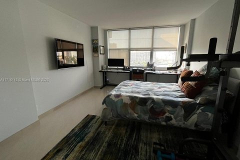 Condo in Hallandale Beach, Florida, 2 bedrooms  № 1468853 - photo 16