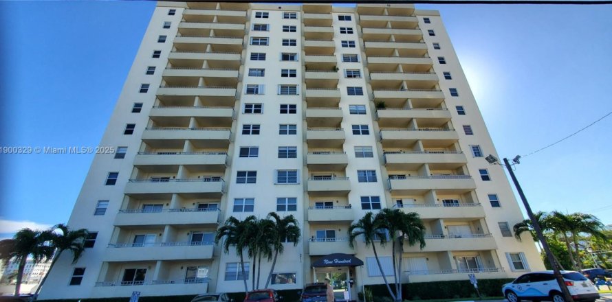 Condo in Fort Lauderdale, Florida, 1 bedroom  № 1953261