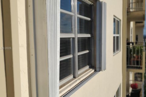 Condo in Fort Lauderdale, Florida, 1 bedroom  № 1953261 - photo 17