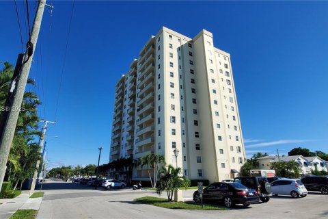 Condo in Fort Lauderdale, Florida, 1 bedroom  № 1953261 - photo 21