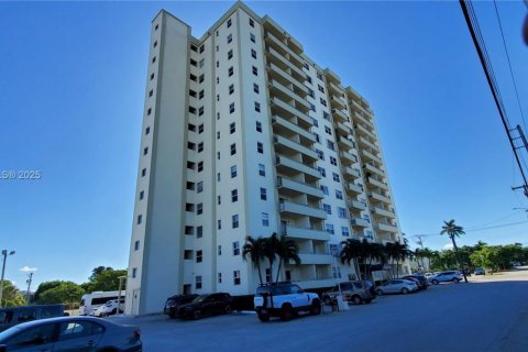 Condo in Fort Lauderdale, Florida, 1 bedroom  № 1953261 - photo 2