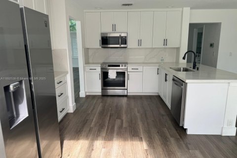 Снять в аренду виллу или дом в Бока-Ратон, Флорида 4 спальни, 216.56м2, № 1947359 - фото 6