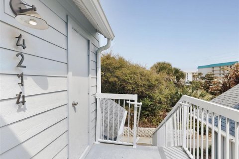 Condo in New Smyrna Beach, Florida, 2 bedrooms № 2105603 - photo 25