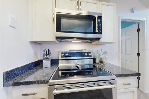 Condo in New Smyrna Beach, Florida, 2 bedrooms № 2105603 - photo 13