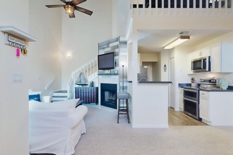 Condo in New Smyrna Beach, Florida, 2 bedrooms № 2105603 - photo 9