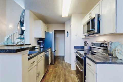 Condo in New Smyrna Beach, Florida, 2 bedrooms № 2105603 - photo 11