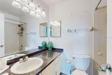 Condo in New Smyrna Beach, Florida, 2 bedrooms № 2105603 - photo 24