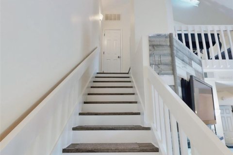 Condo in New Smyrna Beach, Florida, 2 bedrooms № 2105603 - photo 19