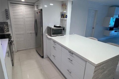 Купить кондоминиум в Уэстон, Флорида 2 спальни, 102.75м2, № 1783748 - фото 10