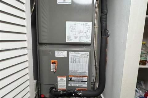 Condominio en venta en Miami, Florida, 2 dormitorios, 102.1 m2 № 2013277 - foto 10