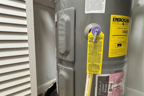 Condominio en venta en Miami, Florida, 2 dormitorios, 102.1 m2 № 2013277 - foto 11