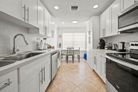 Casa en venta en Plantation, Florida, 3 dormitorios, 177.07 m2 № 1828972 - foto 9