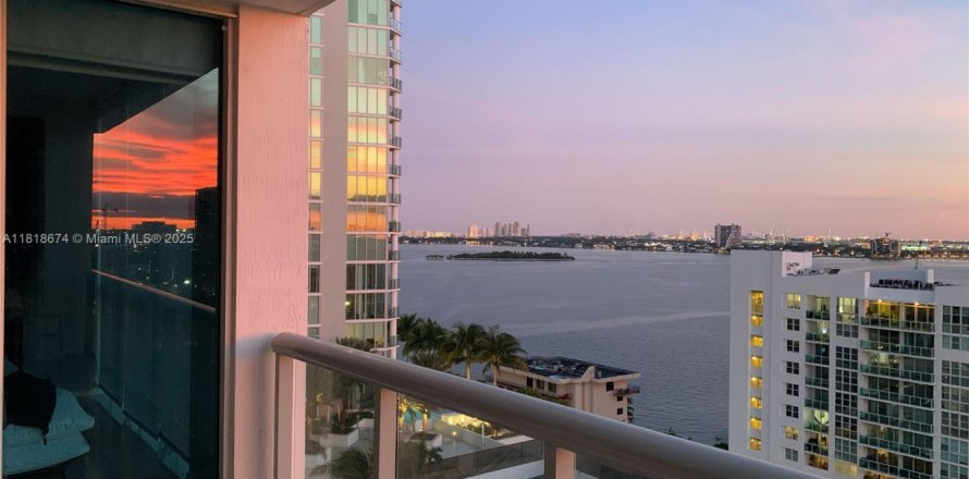 Condominio en Miami, Florida, 2 dormitorios № 1776020