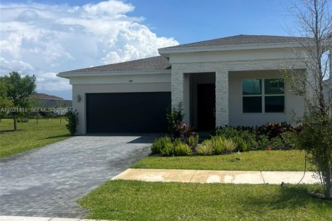 House in Loxahatchee Groves, Florida 4 bedrooms, 209.59 sq.m. № 2083515 - photo 2