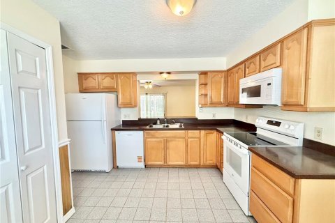 Touwnhouse à louer à Winter Springs, Floride: 2 chambres, 103.49 m2 № 2430371 - photo 3