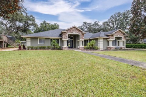 House in Haines City, Florida 4 bedrooms, 263.01 sq.m. № 2402780 - photo 2