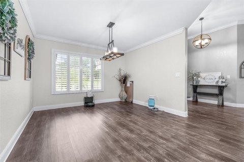 House in Haines City, Florida 4 bedrooms, 263.01 sq.m. № 2402780 - photo 8