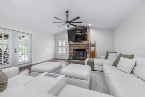 House in Haines City, Florida 4 bedrooms, 263.01 sq.m. № 2402780 - photo 15