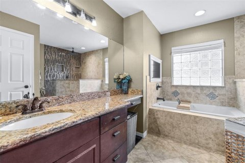 House in Haines City, Florida 4 bedrooms, 263.01 sq.m. № 2402780 - photo 21