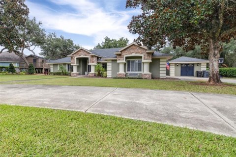 House in Haines City, Florida 4 bedrooms, 263.01 sq.m. № 2402780 - photo 4