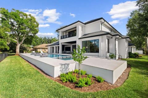 House in Windermere, Florida 5 bedrooms, 659.51 sq.m. № 2124504 - photo 3