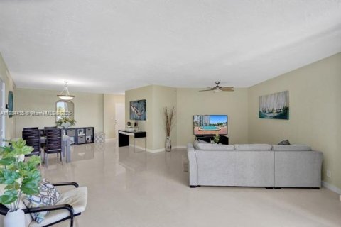 Condo in Hollywood, Florida, 1 bedroom  № 1727902 - photo 14