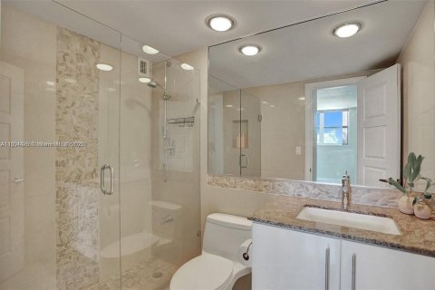 Condo in Hollywood, Florida, 1 bedroom  № 1727902 - photo 10