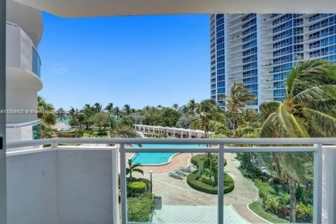 Condo in Hollywood, Florida, 1 bedroom  № 1727902 - photo 1