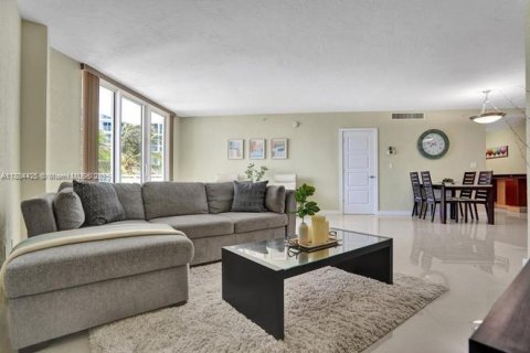 Condo in Hollywood, Florida, 1 bedroom  № 1727902 - photo 15