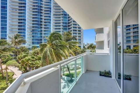 Condo in Hollywood, Florida, 1 bedroom  № 1727902 - photo 3