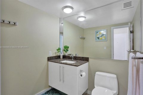 Condo in Hollywood, Florida, 1 bedroom  № 1727902 - photo 23