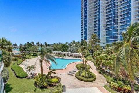 Condo in Hollywood, Florida, 1 bedroom  № 1727902 - photo 5