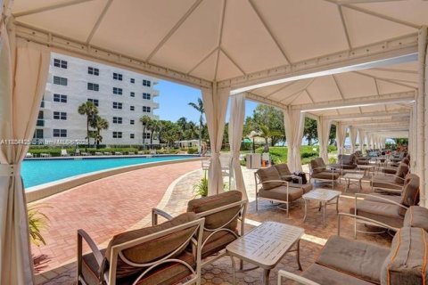 Condo in Hollywood, Florida, 1 bedroom  № 1727902 - photo 28