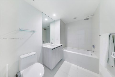 Condominio en venta en Miami, Florida, 3 dormitorios, 141.77 m2 № 1891220 - foto 15