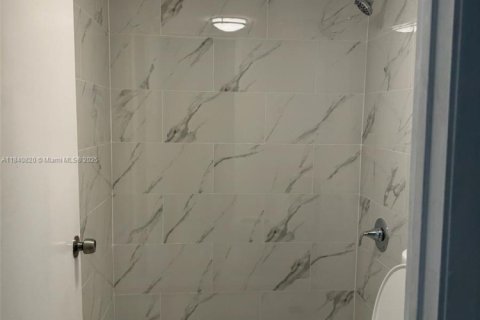 Condo in Hialeah, Florida, 2 bedrooms № 1963104 - photo 5