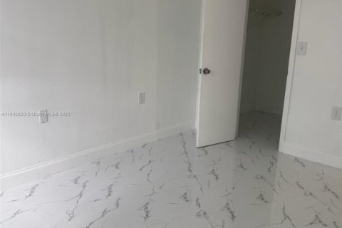 Condo in Hialeah, Florida, 2 bedrooms № 1963104 - photo 6