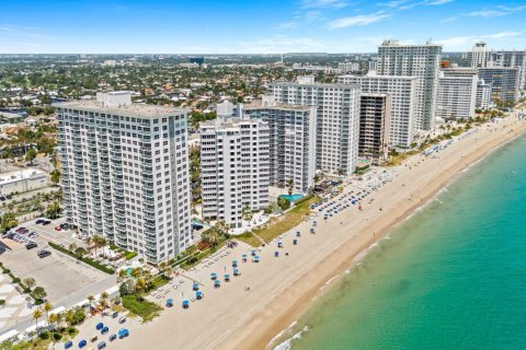 Condo in Fort Lauderdale, Florida, 2 bedrooms  № 1151993 - photo 1